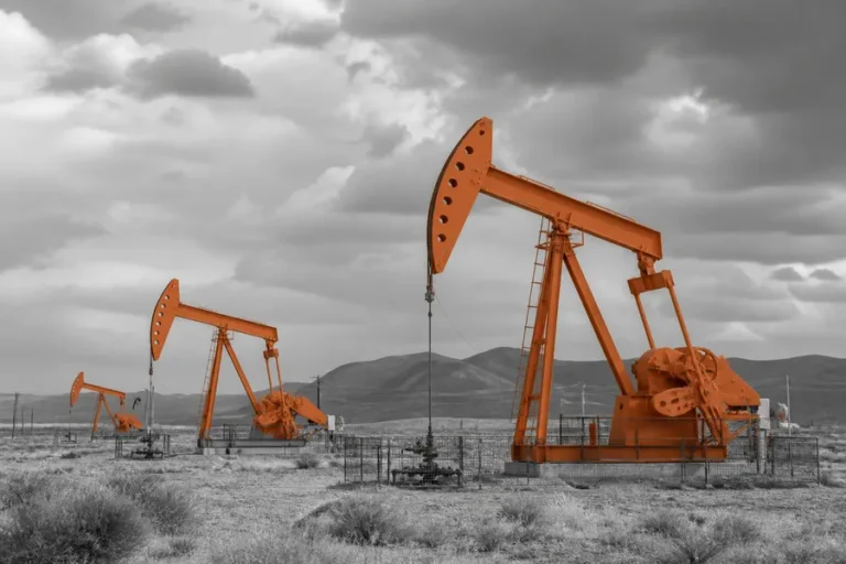 chokepoint clearance crude price illustration